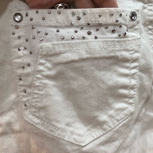 Style & Co Petite Tummy Control Rhinestone Studded Denim Cropped Capri Jeans - Picture 7 of 9